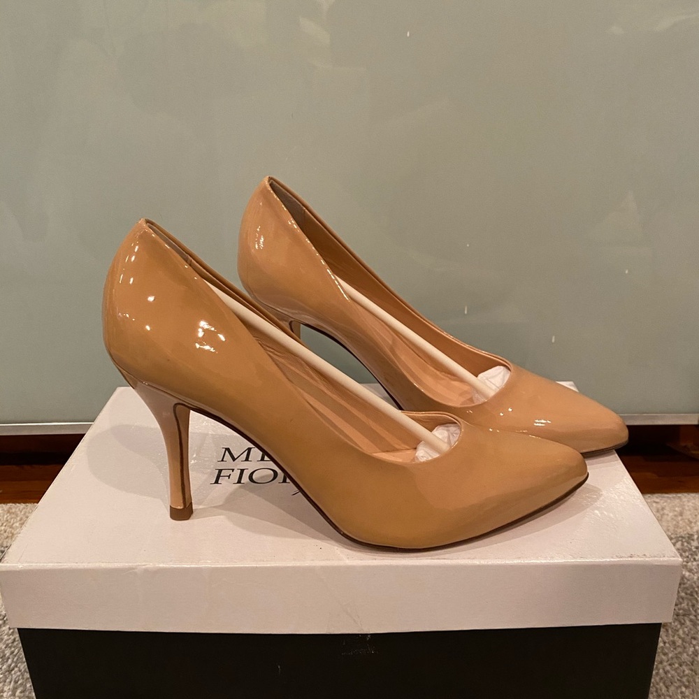 NEW Italian Made Nude Patent Leather Pump 8